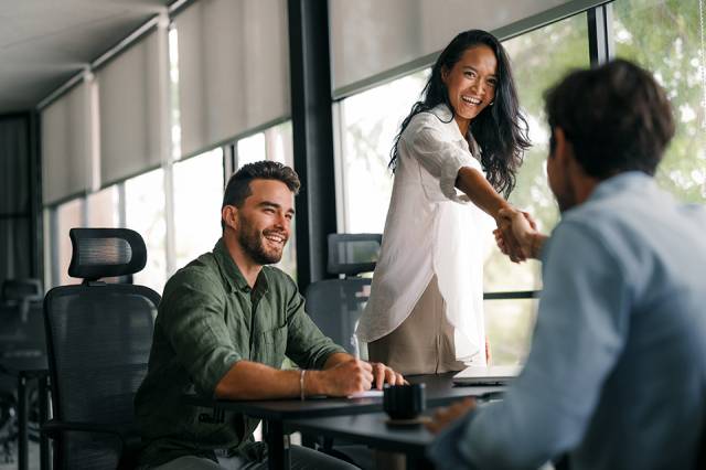 Foto: Meeting von 3 Personen