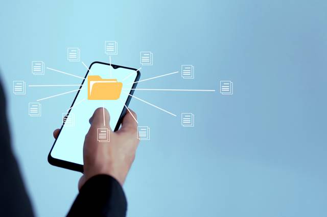 Foto: Mobiltelefon mit Akten Icon